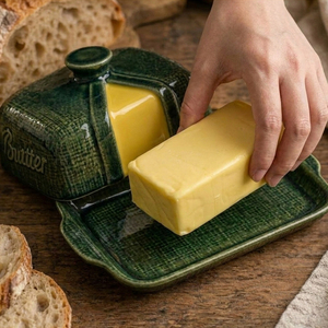 Beurrier en céramique vert avec couvercle, forme rectangulaire, glaçure craquelée, design rétro, hermétique, préservation de la fraîcheur, utilisation en cuisine - Product Image 4