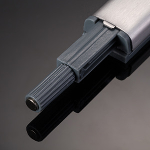 Mécanisme de rebond pour porte d'armoire, boîtier métallique, design silencieux pour portes d'armoires - Product Image 1