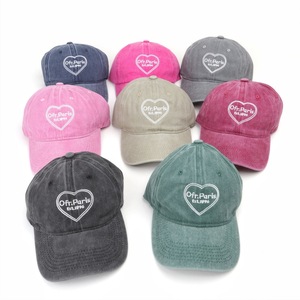 Casquette de baseball unisexe en coton lavé avec logo cœur brodé – Style Paris - Product Image 2