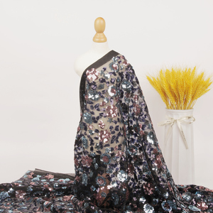 LIHUAN Tissu de dentelle à paillettes recyclées avec fleurs françaises 100% Polyester Tissu de broderie à paillettes pour robe de soirée - Product Image 2