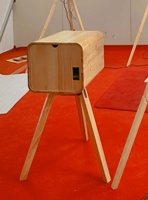 Photomaton vintage en bois double face pour événements, avec système audio Marshall et pieds pliables en chêne