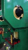 Presse mécanique à châssis en C excentrique pour le poinçonnage et le pliage des métaux