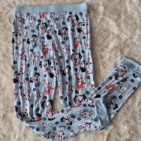 Ensembles de Vêtements Assortis pour la Famille en Gros – Pyjamas Personnalisés en Bambou Imprimé Rugby pour Enfants, Grenouillère Longue Zippée pour Bébé – Collection Automne