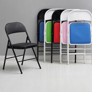 كرسي قابل للطي بألوان متعددة للبيع بالجملة، كرسي طعام قابل للطي موفر للمساحة مبطن بالجلد الصناعي، كرسي محمول عصري بسيط قابل للطي - Product Image 2