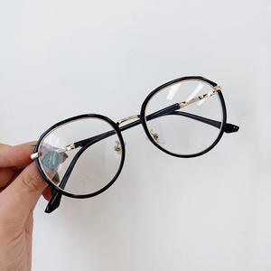 Gafas Qianai Redondas con Filtro de Luz Azul, Montura Mediana, Lentes AC Unisex, Gafas Ópticas con Protección Anti-UV para Uso en Computadora - Product Image 5