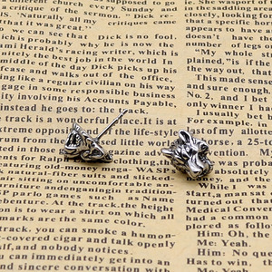 Yunnique – boucles d'oreilles tête de loup en acier titane, bijoux tibétains en argent pour hommes et femmes, Design Unique et à la mode - Product Image 2