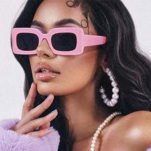 Gafas de Sol Personalizadas con Logotipo, Montura Cuadrada Pequeña y Colorida, Gafas de Sol Rectangulares Rosas para Mujer - Product Image 2