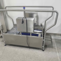 Machine de nettoyage automatique de semelles haute performance avec rouleaux brosse doubles, passage bidirectionnel et activation par capteur