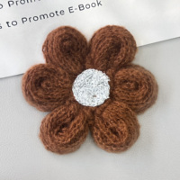 Prix usine coloré Crochet fleurs Applique tricot coton broderie petit 3D décoration florale Patch pour pull vêtements