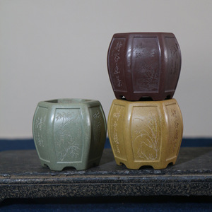 Maceta Hexagonal Hecha a Mano para Bonsái, de Arcilla Morada Grabada, Mini Maceta del Tamaño de la Palma de la Mano, Zhang Kelei - Product Image 1