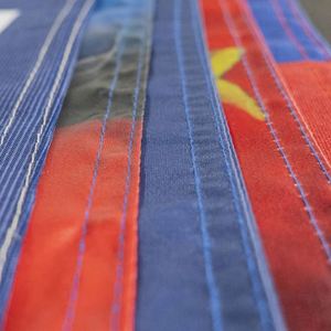 Drapeau en polyester personnalisé de haute qualité 3x5 pieds (150*90 cm) – Impression publicitaire économique avec n'importe quel logo – Drapeau et bannière promotionnels en coton - Product Image 4