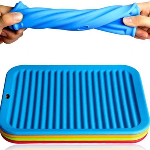 30 X 23 cm Collapsible Silicone Drain Pad for Kitchen Counter <b>Trivet</b> Mat Drying Mat for Kitchen Draining Board Mat - Product Image 4