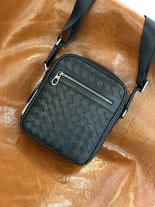 Bolso Bandolera con Logotipo Personalizado Mochila de Viaje Compacta y Resistente. Proveedor de Cuero OEM ODM. Precios Directos de Fábrica de Artículos de Cuero - Product Image 1