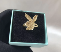 Bague personnalisée tendance en acier inoxydable plaqué or 18 carats avec serti clos, motif dessin animé mignon, cadeau de mariage de créateur
