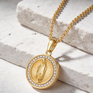 Collier unisexe vintage en acier inoxydable plaqué or avec pendentif Notre-Dame de Guadalupe en zircon, bijou religieux, idéal pour un cadeau - Product Image 1