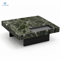 Table basse en marbre vert Alpi naturel Luca |   Table basse carrée en marbre vert foncé et blanc veiné, sur piétement, sur mesure