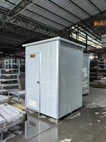 Toilettes portables en gros, cabine individuelle avec mur antidérapant en tôle à carreaux, lavabo et ventilateur pour parc public