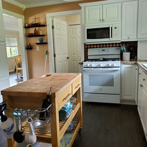 Chariot de cuisine moderne à roulettes avec plan de travail en bois à grain bout, îlot de cuisine mobile portable avec rangement pour la maison - Product Image 4