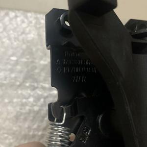 Cerradura de Seguridad para Capó de Motor Mercedes-Benz B200 1698800660, Pieza de Repuesto de Metal Negro - Product Image 4