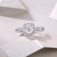Prix d'usine 13052 Ensemble de bagues de mariage et de fiançailles à double doigt avec gros diamant et moissanite pour couples