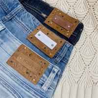 Étiquette en cuir synthétique métallisé gaufré avec logo personnalisé, prête à l'emploi, de haute qualité, tendance, pour jeans en denim, fabriquée en Chine