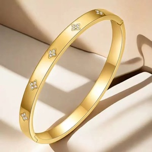 <span class=keywords><strong>Bracelet</strong></span> pour <span class=keywords><strong>femme</strong></span> en acier titane et acier inoxydable, style international, luxe léger et raffiné, mode de niche, avec zircon - Product Image 3
