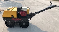 Compacteur routier manuel à double tambour RWYL31B avec moteur Honda, idéal pour le compactage de petites fosses, d'asphalte, de gravier et de sols.