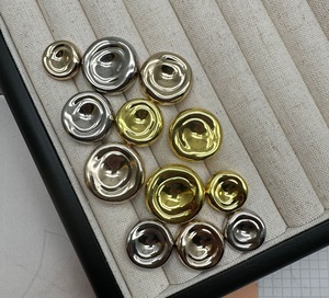 Nouveau design, boutons de couture ronds en or et argent, décoration de vêtements DIY, hip <span class=keywords><strong>hop</strong></span>, 15-23 mm, boutons en métal géométriques à tige pour manteaux, denim - Product Image 1