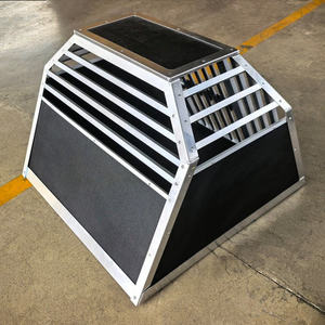 Caseta de Aluminio Espaciosa de Alta Gama para Mascotas con Doble Entrada y Panel Separado para Uso en Interiores y Exteriores - Product Image 5