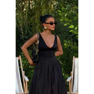 Robe de cocktail noire à bretelles - Product Image 5