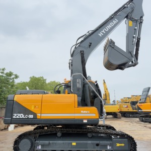 Excavatrice Hyundai 220-9s d'occasion en excellent état, machine de terrassement à vendre en bon état de marche - Product Image 5