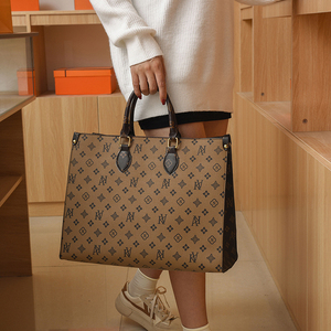 กระเป๋าถือผู้หญิงดีไซน์เนอร์ขายส่ง ลายพิมพ์เรขาคณิต กระเป๋าโท้ทหนัง PU ขนาดใหญ่ รุ่น 1518 - Product Image 4