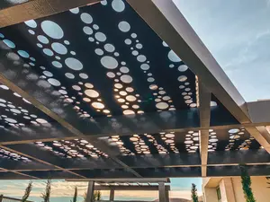 جيانت-ألياف زجاجية قابلة للسحب ، سقف 5 × 5 أمتار ، خشب حديث خارجي ، عريشة ألومنيوم خارجية بيضاء مع فتحات قابلة للتعديل