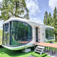 Capsule spatiale modulaire intelligente avec grande fenêtre en verre pour une vie en espace contrôlé