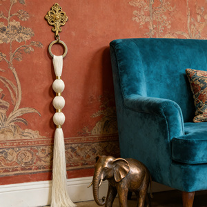Decorazione Murale in Macramé Avorio con Nappe e Dettagli Dorati, Fornitura all'Ingrosso per Hotel e Guesthouse - Product Image 2