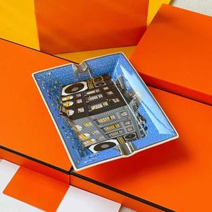 Juego de Ceniceros Cuadrados con Diseño de Edificios, Bandeja Decorativa de Cerámica de Lujo, Juego de Regalo para Decoración de Mesa en el Hogar y la Oficina - Product Image 1