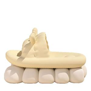 รองเท้าแตะสัตว์น่ารักขนปุย รองเท้าใส่ในบ้านอุ่นๆ ดีไซน์แปลกใหม่ กันลื่น - Product Image 1