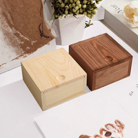 Piccola scatola di immagazzinaggio su misura quadrata in legno di pino con coperchio scorrevole, scatole da imballaggio regalo per affari lucidate