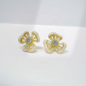 Pendientes de plata 925 grandes, azules, antideslustre, con diseño de flor y mariposa esmaltada, modernos, para mujer, ideales para el verano. - Product Image 4