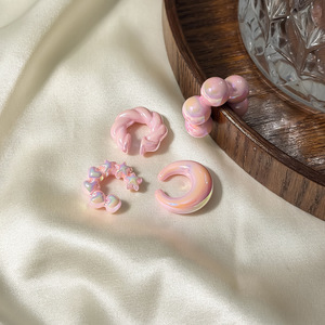 Set di Orecchini a Clip Non Forati Rosa <span class=keywords><strong>Bianco</strong></span> Blu con Perle Lucide in Resina Acrilica per Donne, 4 Pezzi Impilabili - Product Image 5