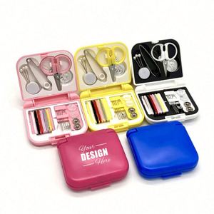 Kit de Costura Portátil Personalizado para Viaje, Mini Estuche con Tijeras, Agujas, Hilo, Botones, Almacenamiento Compacto Plegable de Plástico con Patrón de Alfabeto - Product Image 1