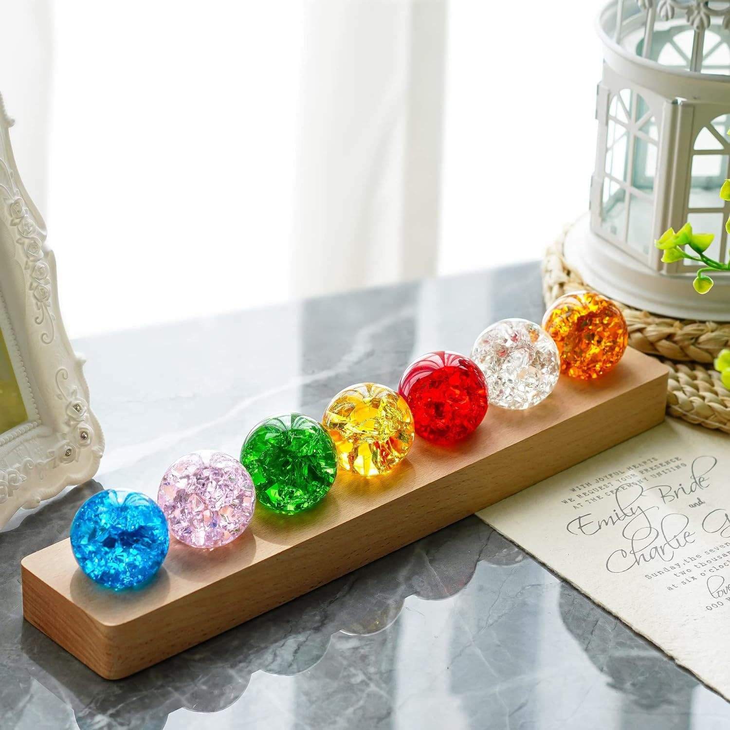 7 colorful balls + wooden base