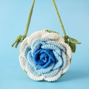 Bolso de hombro cruzado de ganchillo hecho a mano con flor de camelia, bolso de punto para auriculares, monedero de ganchillo, funda para teléfono móvil - Product Image 6