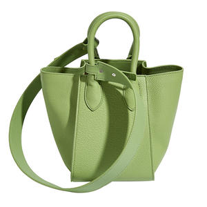 Bolso de piel de vaca suave con asa para el hombro, un bolso cruzado retro y sencillo de gran capacidad para mujer - Product Image 6