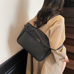 Minimalist Style Plain Color Tote Bags Waterproof PU Leather Handbag Daily Outdoor Working Totes - Product Image 1