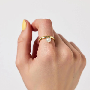 แหวนมุกยูเอลี่ ชุบทอง 18k มุกน้ำจืดทรงหยดน้ำ สำหรับใส่ทุกวัน - Product Image 4