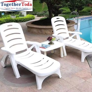 Chaise longue d'extérieur pliable de haute qualité, durable, de style moderne, en plastique portable, pour piscine, mobilier commercial - Product Image 1