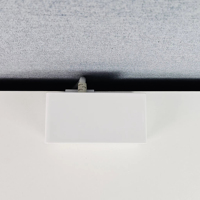 Multiprise de bureau OMNI PD65 à charge simultanée avec 2 ports USB-C et 2 prises CA - Hub d'extension à usage commercial pour le bureau