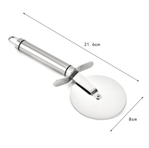 ที่ตัดพิซซ่าแบบล้อหมุน DFT24 ขนาด 8 ซม. พร้อมด้ามจับสแตนเลสทรงกลม - Product Image 3
