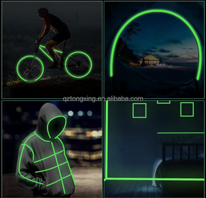 Rollo de cinta luminiscente colorido decorativo de diseño personalizable, pegatinas de advertencia de seguridad altamente reflectantes, holograma oscuro brillante largo - Product Image 4